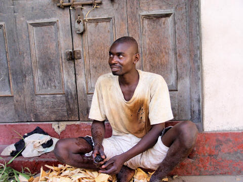 CLICK HERE - Mombasa Street Vendor