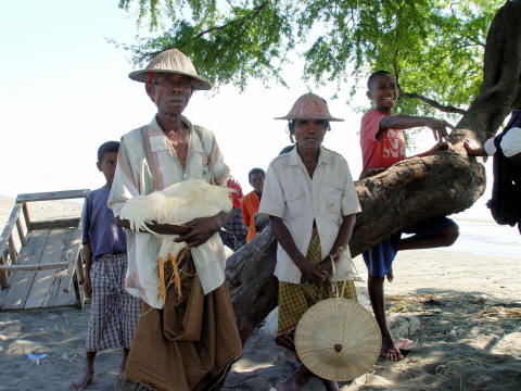 CLICK HERE - Manatutu people on beach